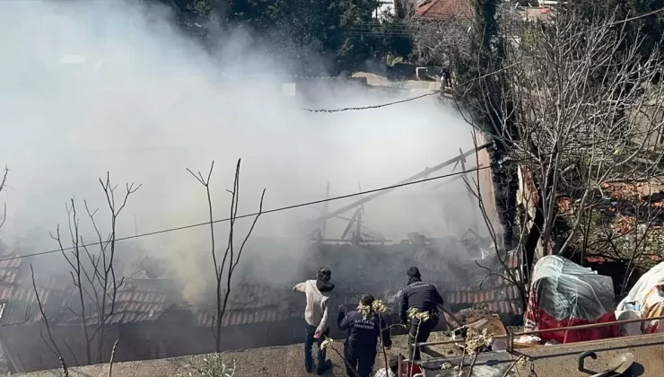 Kepez’de Müstakil Evde Yangın