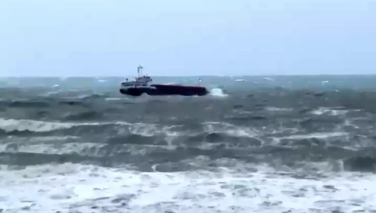 Kilyos’ta Kuru Yük Gemisi Fırtınaya Yakalandı