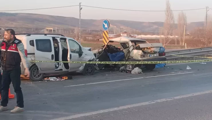 Kırıkkale’de Trafik Kazası: 2 Ölü, 2 Yaralı