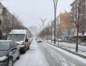 Kırşehir’de Kar Yağışı Etkili Oluyor