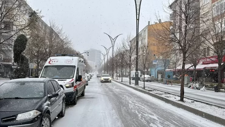 Kırşehir’de Kar Yağışı Etkili Oluyor