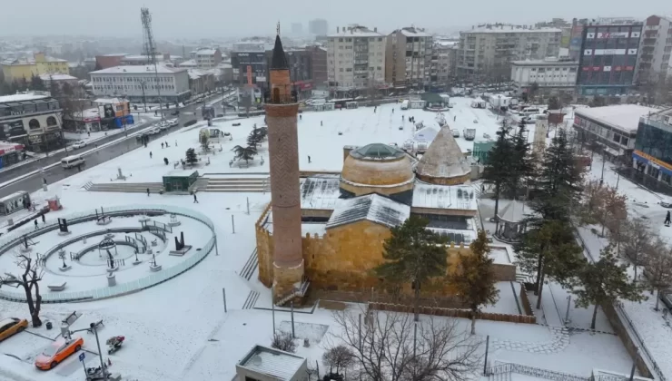 Kırşehir’de Kar Yağışı Kenti Beyaza Bürüdü