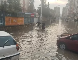 Kızıltepe’de Sağanak Yağış Hayatı Olumsuz Etkiledi