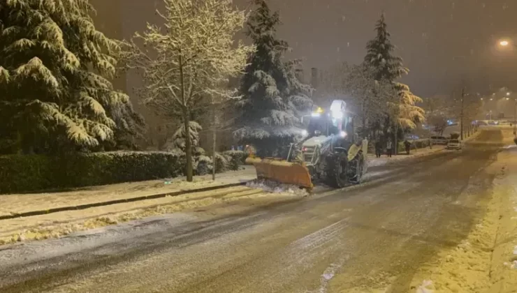 Kocaali-Hendek yolu trafiğe kapandı…Kar yağışı olumsuz etkiledi