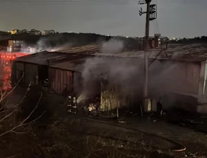 Kocaeli’nde Isı Yalıtım Fabrikasında Yangın Çıktı
