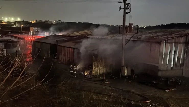 Kocaeli’nde Isı Yalıtım Fabrikasında Yangın Çıktı