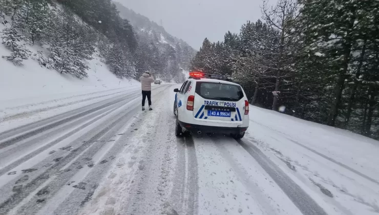 Kocayayla Geçidinde Kar Kalınlığı 40 Santimetreyi Buldu