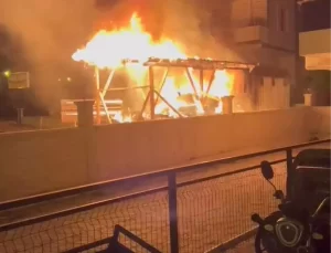 Konteyner yandı; apartmanda oturanlar tahliye edildi