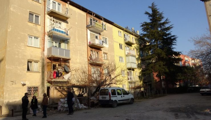 Konya’da yıkılma tehlikesi olan iki bina boşaltıldı