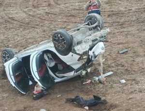 Köpeğe çarpmamak için manevra yapan otomobil takla attı: 3 yaralı