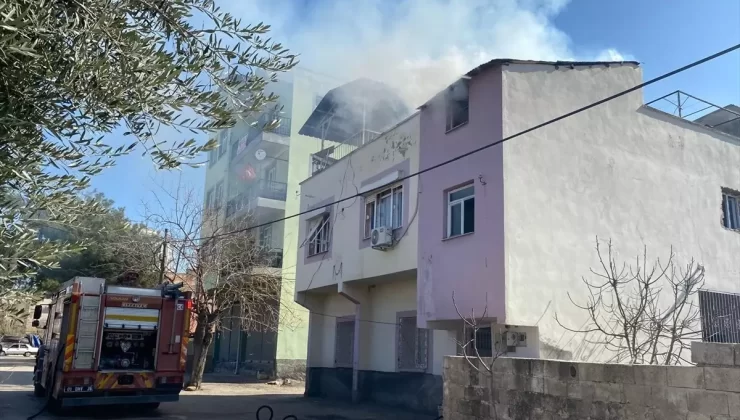 Kozan’da Yangın: İki Katlı Ev Hasar Gördü