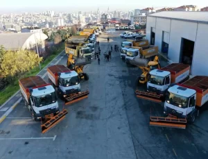 Küçükçekmece Belediyesi Kışa Hazır: 1230 İşçi ve 229 Araçla Karla Çaba