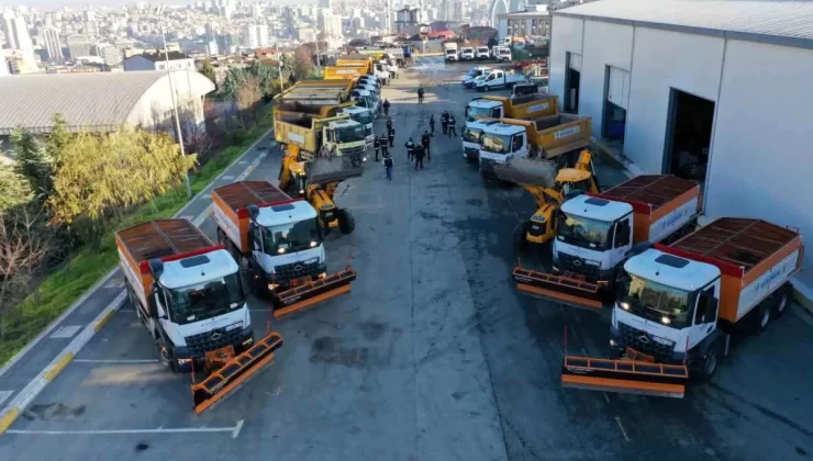 Küçükçekmece Belediyesi Kışa Hazır: 1230 İşçi ve 229 Araçla Karla Çaba