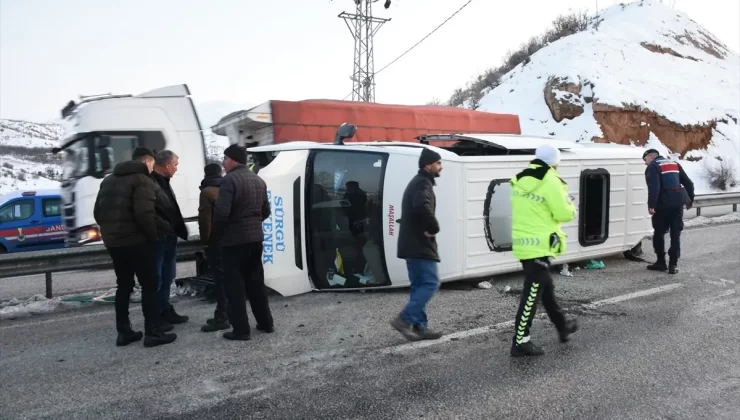Malatya’da Minibüs Devrildi: 8 Yaralı