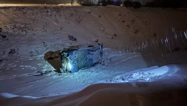 Malatya’da şarampole devrilen hafif tircari aracın sürücüsü yaralandı