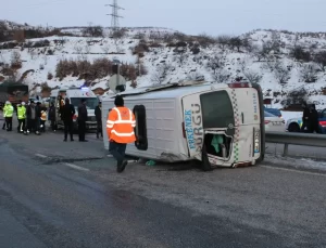 Malatya’da Yolcu Minibüsü Devrildi: 8 Yaralı