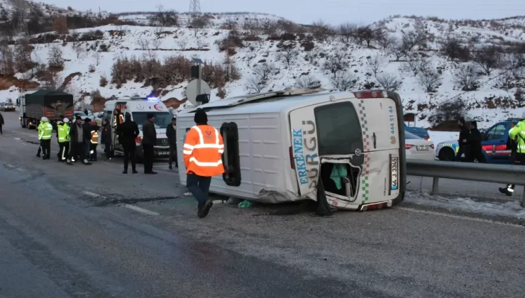 Malatya’da Yolcu Minibüsü Devrildi: 8 Yaralı