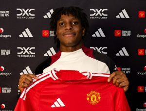 Manchester United, Patrick Dorgu ile kontrat imzaladı