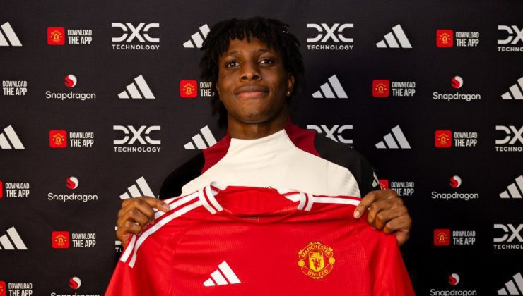 Manchester United, Patrick Dorgu ile kontrat imzaladı
