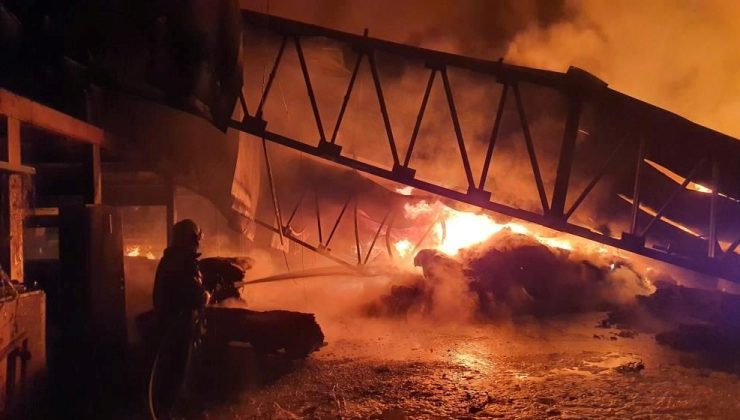 Manisa’da halı fabrikası alev alev yandı