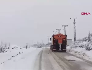 Mersin’de Karla Mücadele Çalışmaları Devam Ediyor