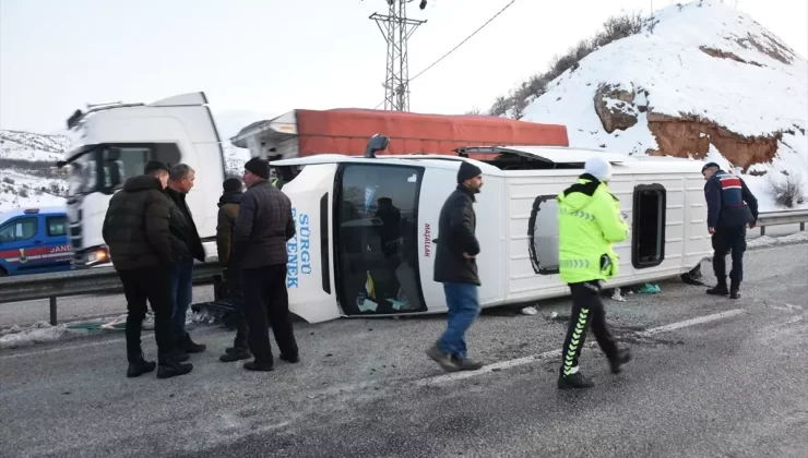 Minibüs Devrildi: 10 Yaralı