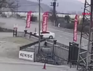 Mudurnu’da Otomobil Kazası: Mucize Kurtuluş