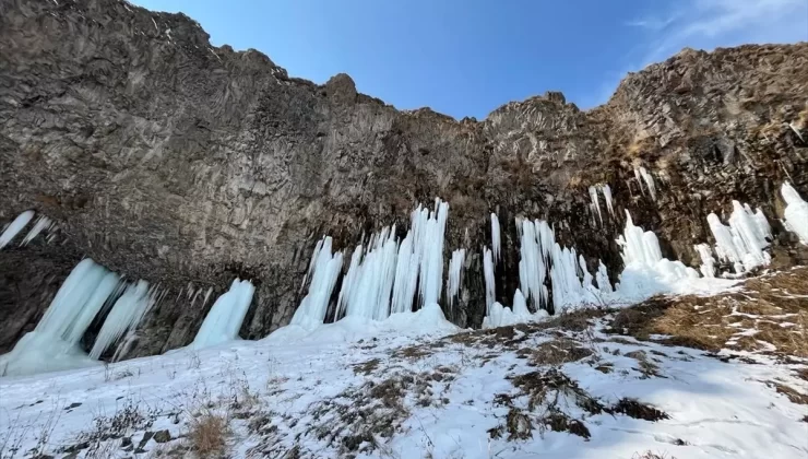 Murat Kanyonu’nda Buz Sarkıtları