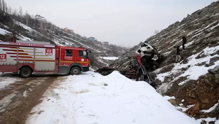 Muş’ta Uçurumdan Yuvarlanan Vinç Kullanılamaz Hale Geldi