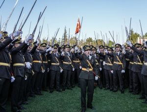 Mustafa Sandal, ihraç teğmenin mesajını paylaştı: Gözlerim doldu