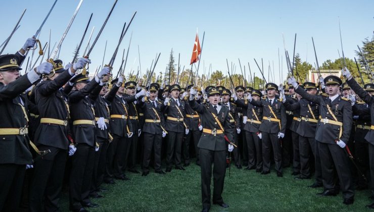Mustafa Sandal, ihraç teğmenin mesajını paylaştı: Gözlerim doldu