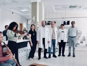 Müzisyen Baba ve Kızı, Diyaliz Hastalarına Moral Verdi