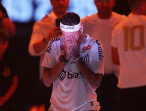 Neymar, imza merasiminde gözyaşlarını tutamadı