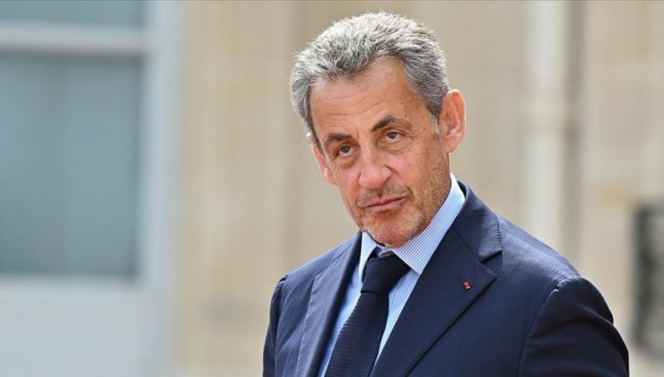 Nicolas Sarkozy’ye elektronik kelepçe takıldı