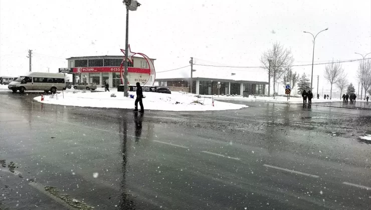 Niğde’nin Bor ilçesinde kar yağışı