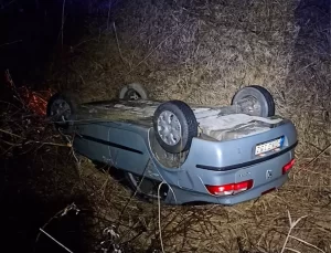 Niksar’da Otomobil Devrildi: Sürücü Yaralandı