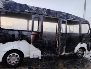 Öğrenci servisinde dehşet dolu anlar: Seyir halindeyken yangın çıktı, iki öğrenci son anda kurtarıldı