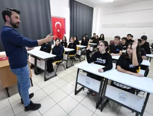 Öğrenciler Uzay Vazifesini İzledi