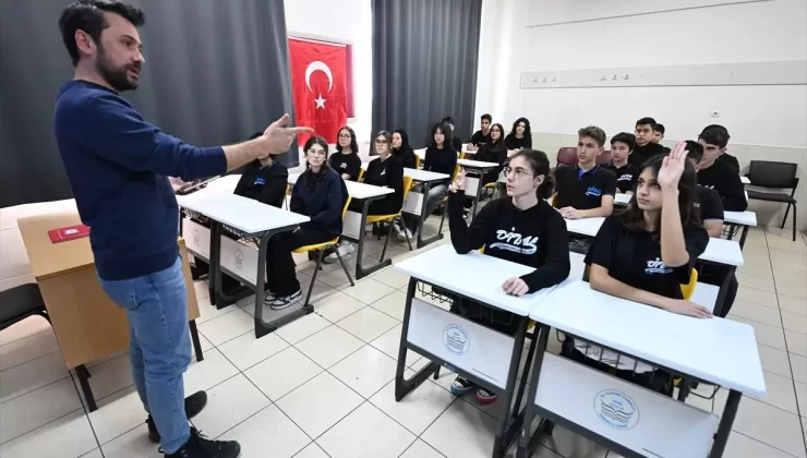 Öğrenciler Uzay Vazifesini İzledi