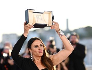 Oscar yarışından çekilmeyecek! Geçmişteki paylaşımları nedeniyle reaksiyonların odağı oldu