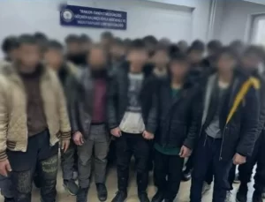 Otobüsteki gizli bölmeden 26 kaçak göçmen çıktı