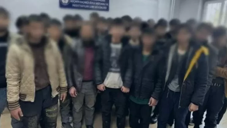 Otobüsteki gizli bölmeden 26 kaçak göçmen çıktı