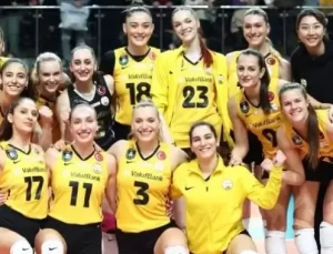 (ÖZET) VakıfBank, sahasında set vermeden galip