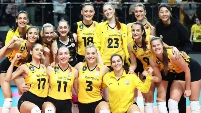 (ÖZET) VakıfBank, sahasında set vermeden galip