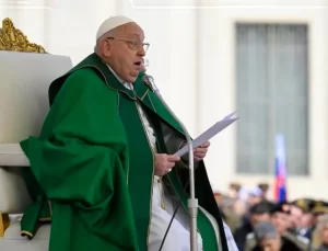 Papa Franciscus Ayinde Nefes Alma Güçlüğü Yaşadı