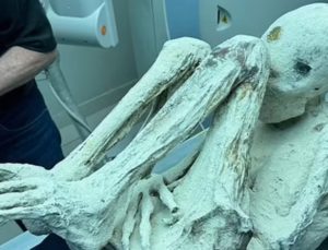 Peru’da bulunan üç parmaklı mumyaların uzaylı olduğu tez edildi