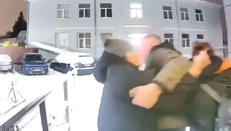Rusya’da aldatılan kadının intikamı acı oldu: Eşine ve metresine saldırdı