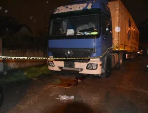 Sakarya, Hendek’te Tır Tamiri Faciası: Kupanın Altında Kaldı!