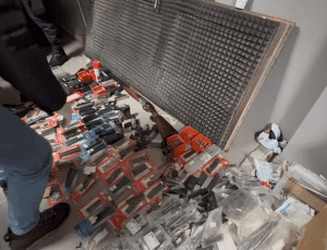 Sakarya’da Kaçak Silah Operasyonu: Cephanelik Ele Geçirildi!