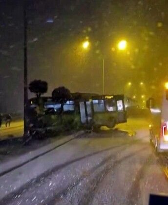 Sakarya’da Kar Yağışı Trafiği Felç Etti: Araçlar Yolda Kaldı, Vatandaşlar Karla Buluştu